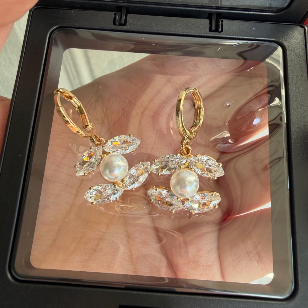 Elegant Gold and Pearl Earrings